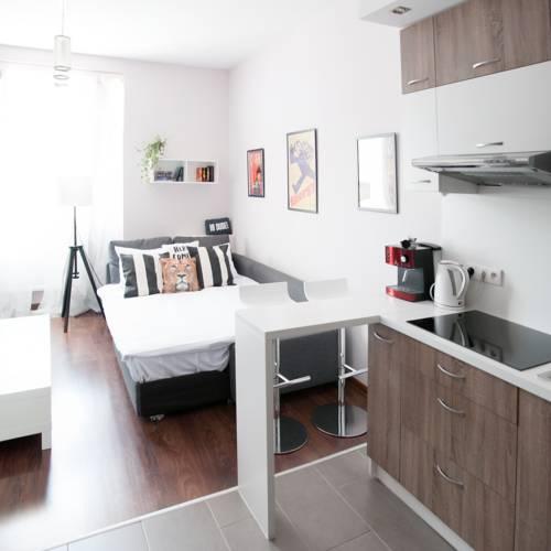 Beyond Apartments Zyblikiewicza