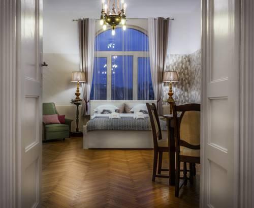 Fragola Apartments Poetic Residence