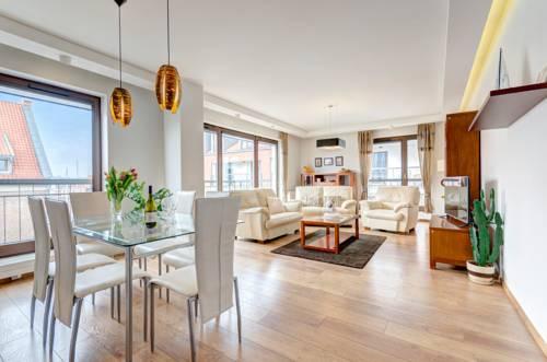 Luxury Yacht Park Apartment