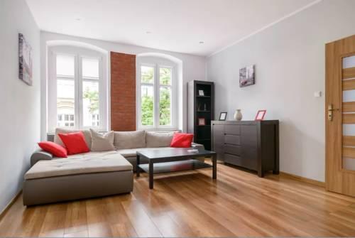 Charming apt. Trade Fare