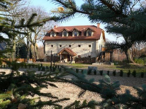 Spichlerz, Restauracja i Pokoje