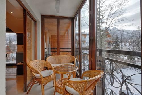 Apartament Bursztyn dwupoziomowy z kominkiem