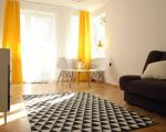 Yellow Apartment oposite ZOO (5 minutes walk to the Old Town)