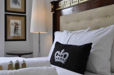 Luxury Apartments Mondrian Market Square III