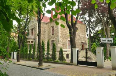 Lion's Castle Hotel
