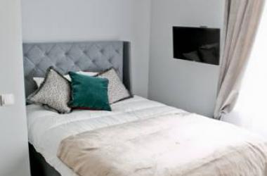 Elegant City Center Apartment 7B